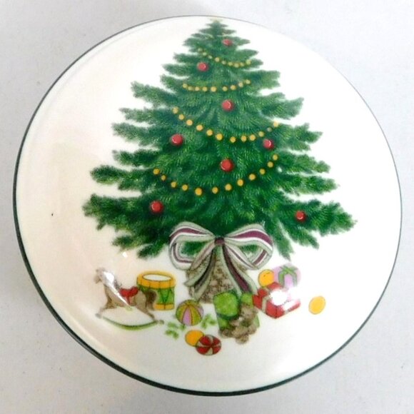 Mikasa Christmas Story Round Covered Box 3 1/4" Decorated Tree Discontinued - Picture 2 of 8